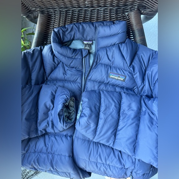 Patagonia Down Sweater Jacket Boys Size L 12 in excellent condition. Navy Color. - Picture 6 of 13